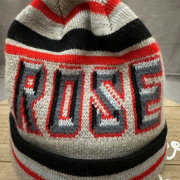 Adidas Derrick Rose Logo Knit Cuff Pom Beanie Men’s Women’s Grey Red Black OSFA - Picture 5 of 9